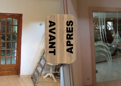 RENOVATION PORTES INTERIEURES HABILLAGE BLOC PORTE AVEC CHAMBRANLE STRATIFIE HUGA DURAT ET PORTE VERRE SECURIT 8MM MOTIF LASER GAMA 68